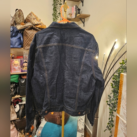 Vintage Levis Men's Denim Jacket - Picture 5 of 10